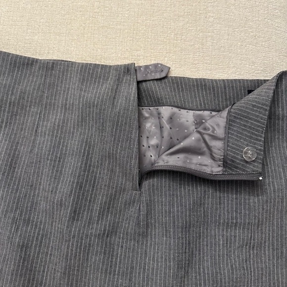 H&M Gray Pinstripe Skirt Size 8 - Picture 7 of 8